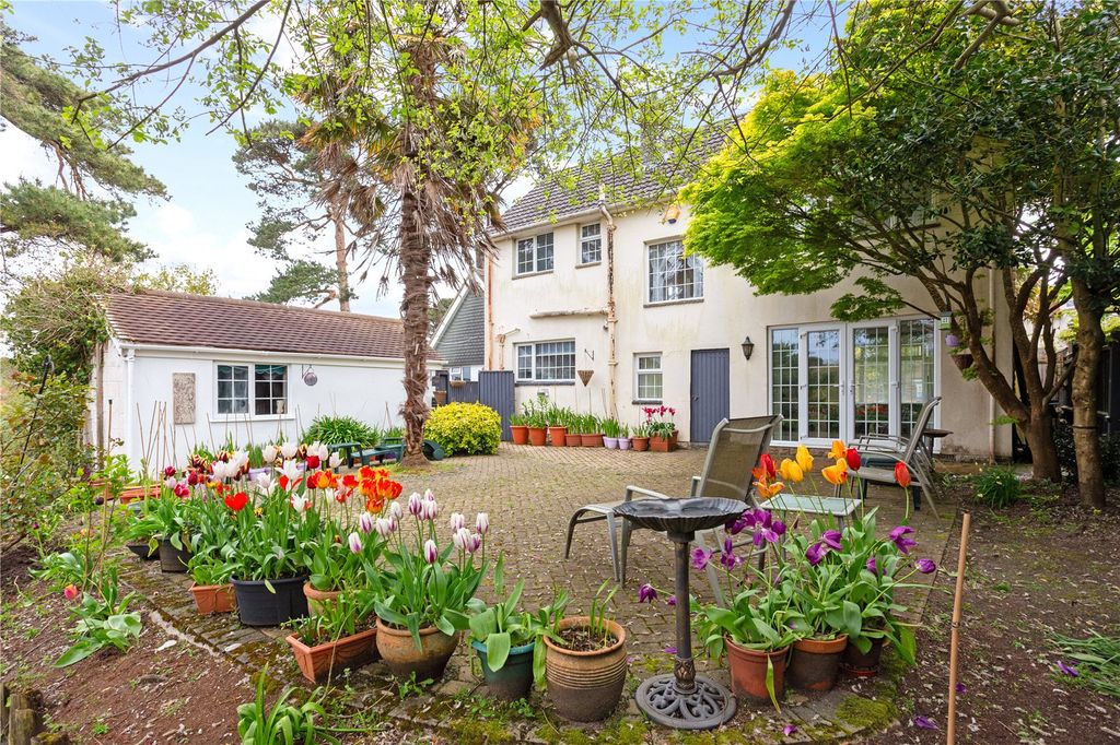 Property photo 2 of 18 External
