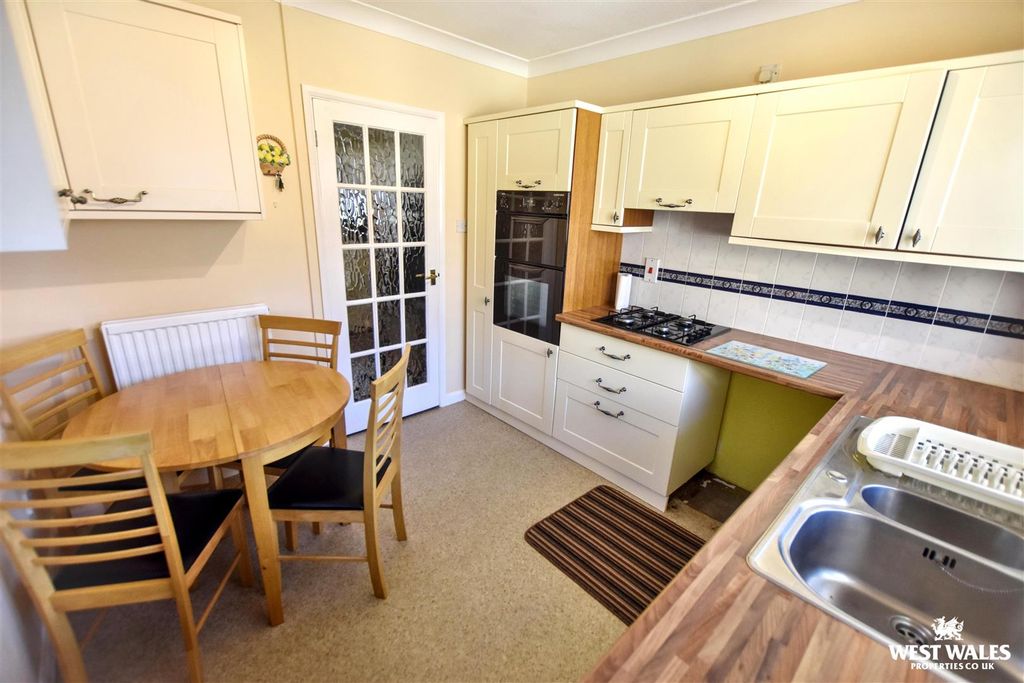 Property photo 3 of 13 2 (12).Jpg