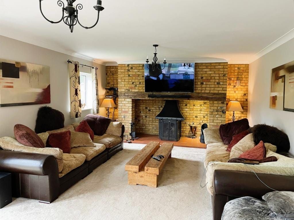 Property photo 2 of 11