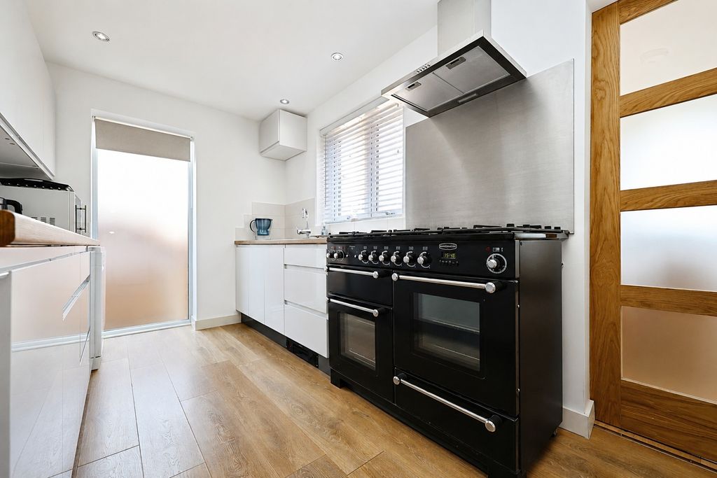 Property photo 3 of 28 5265453