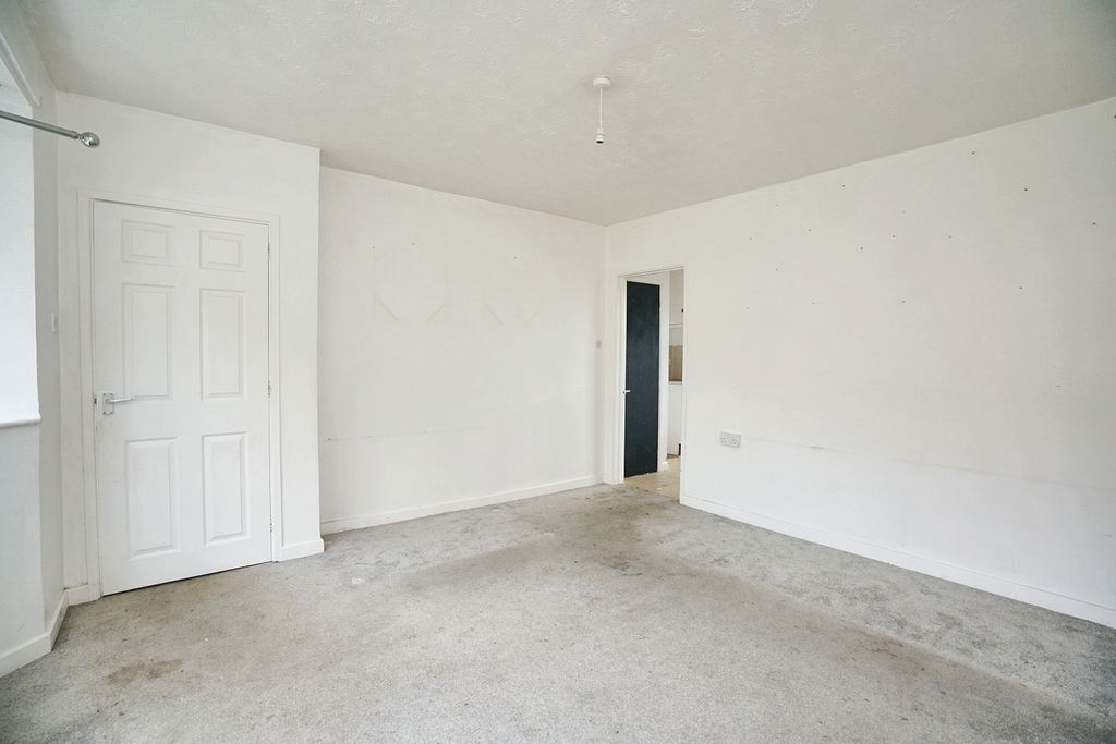 Property photo 3 of 14 27 Coronation Avenue, Warboys, Huntingdon, Cambridgeshire, Pe28 2Tl