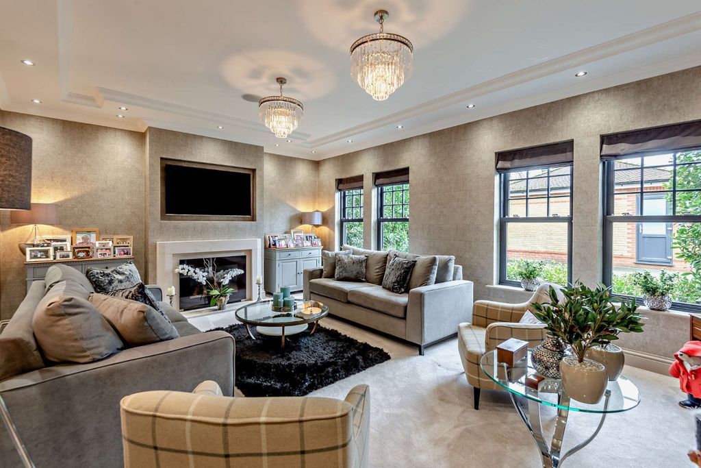 Property photo 3 of 20 Drawing Room