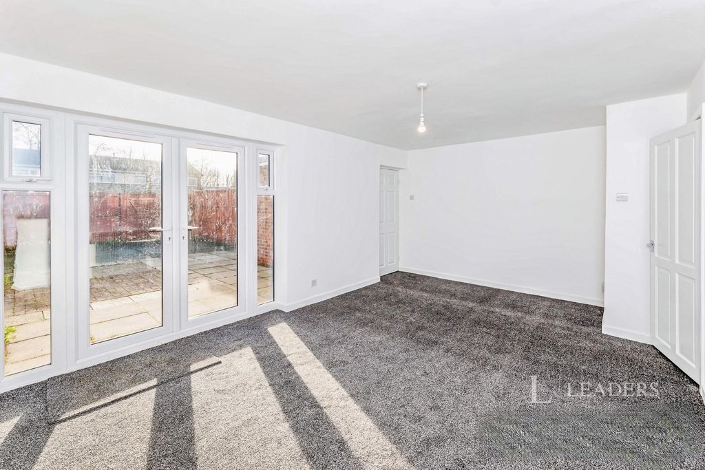 Property photo 3 of 8 Pbox-Img.Jpg