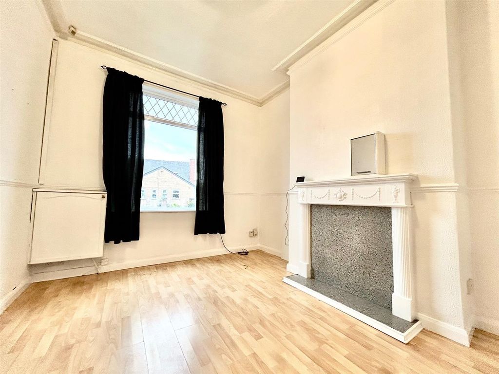 Property photo 2 of 7 Lounge.Jpg