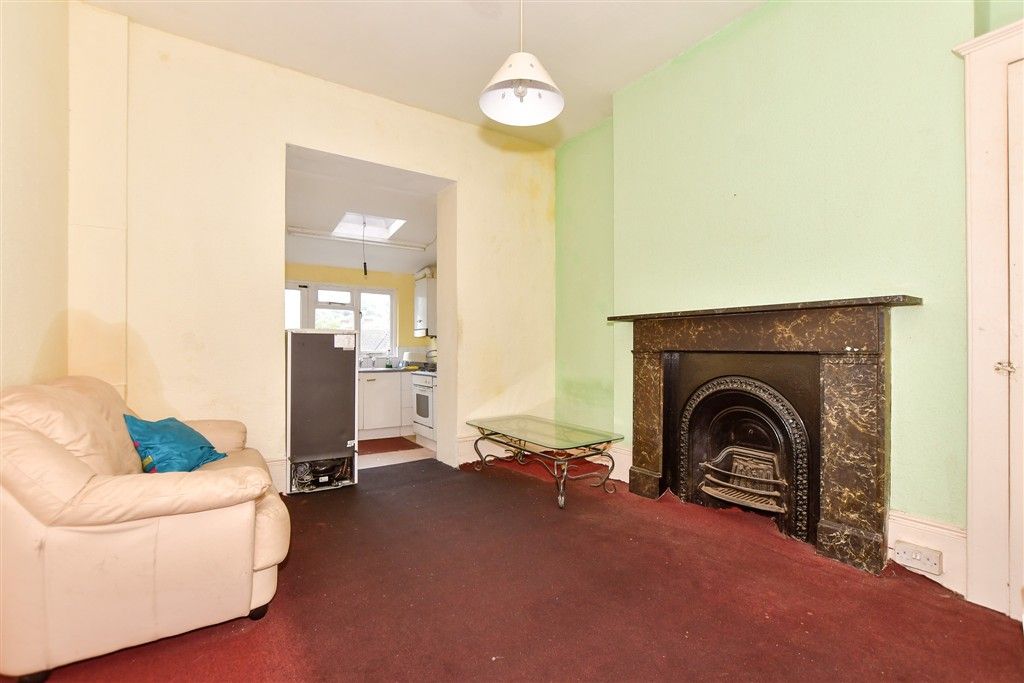 Property photo 3 of 14 Lounge