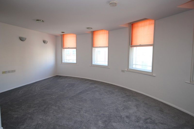 Property photo 3 of 7 Lounge 1