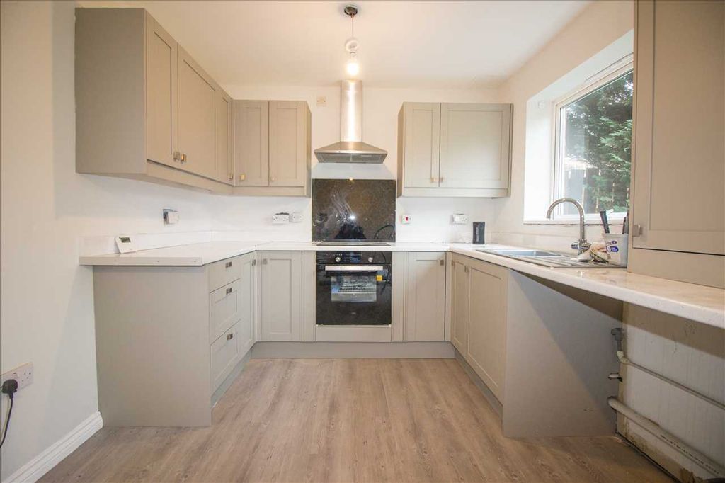 Property photo 3 of 8 Kitchen / Diner