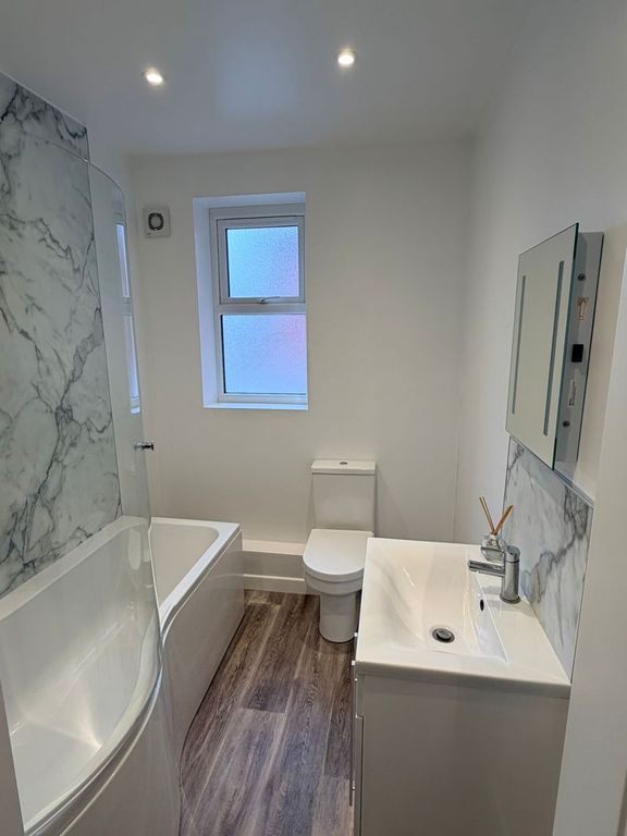 Property photo 3 of 9 Photo 4