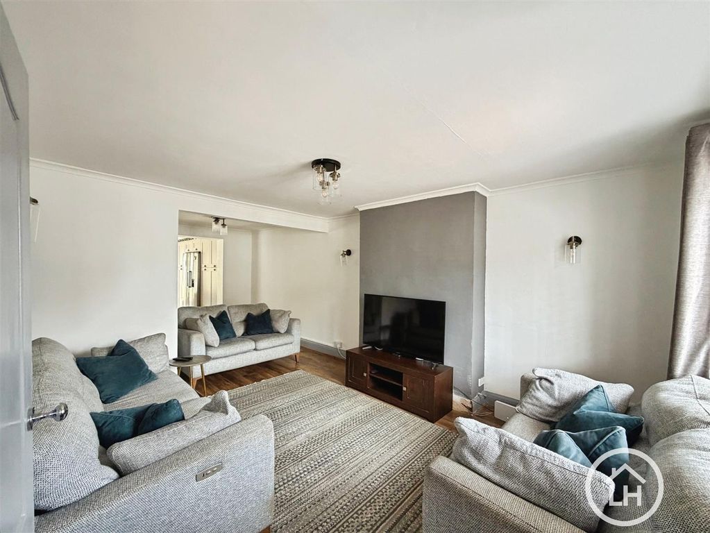 Property photo 3 of 12 Lounge
