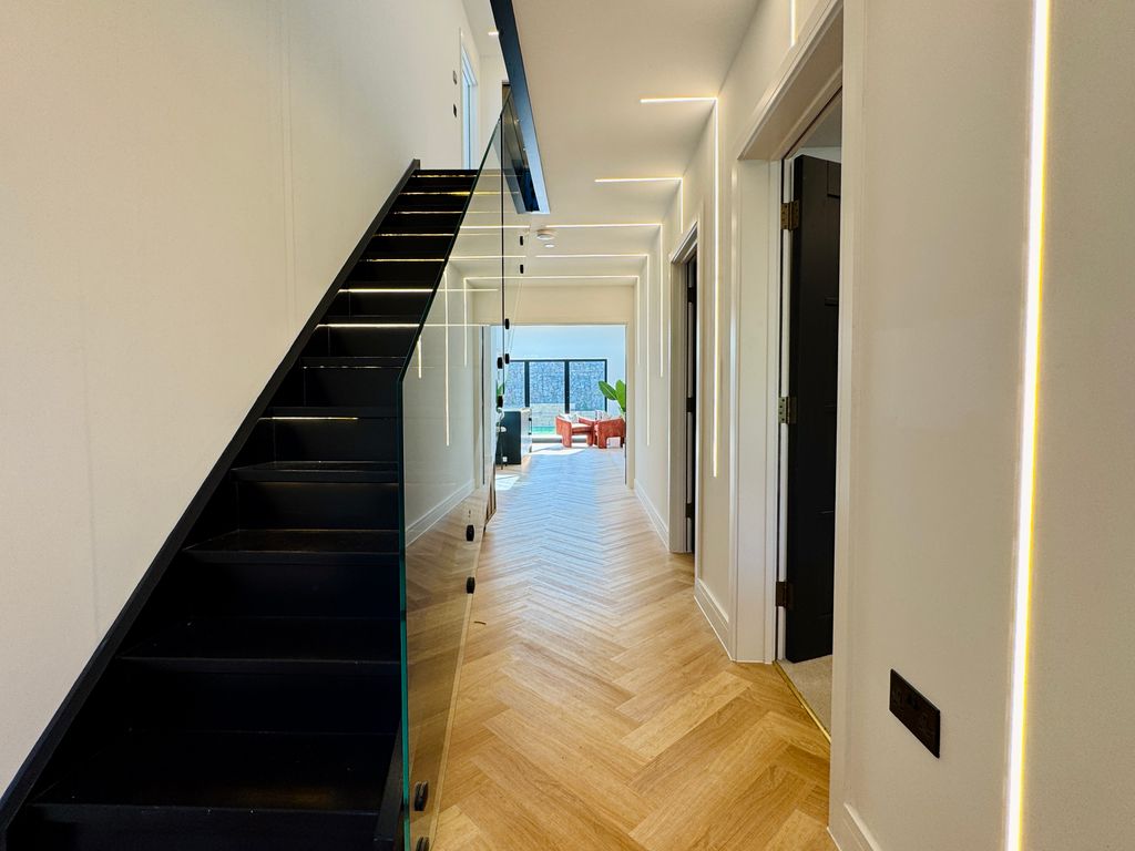 Additional image 14 of 5 bed property to rentClos Y Gorlan, Llanelli SA14