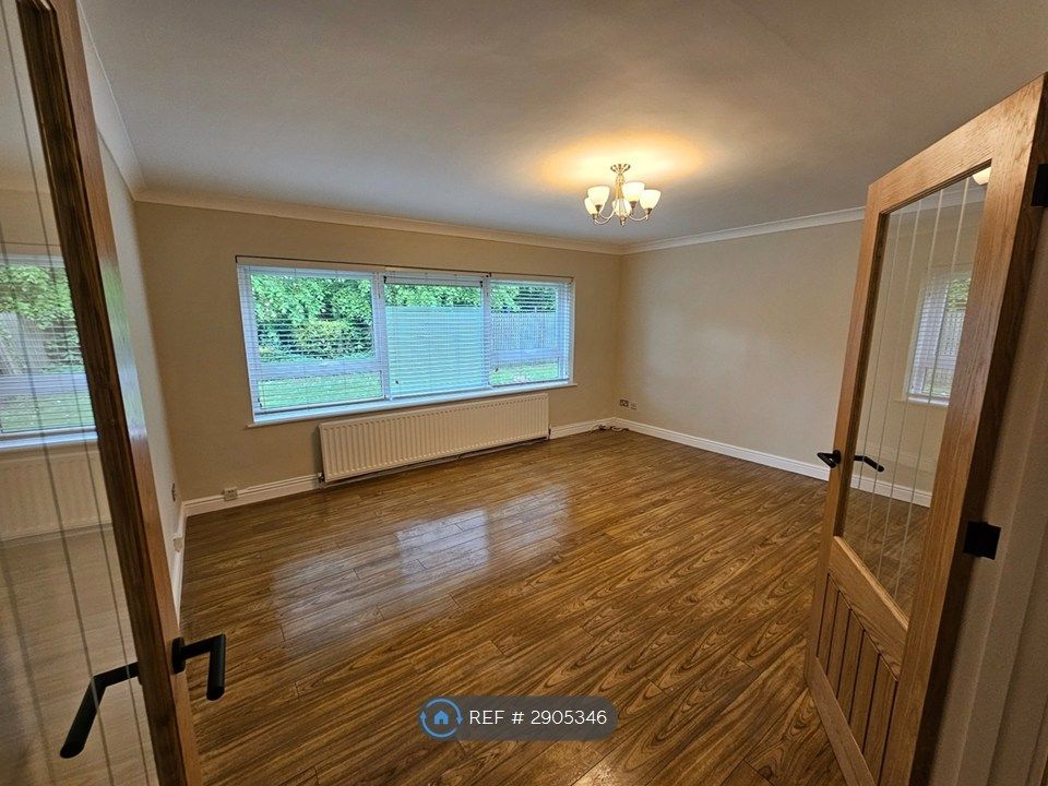 Property photo 2 of 20 Sitting Room