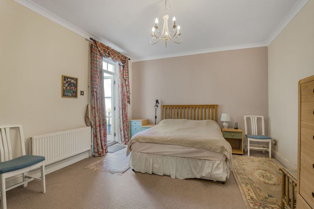 Property photo 3 of 12