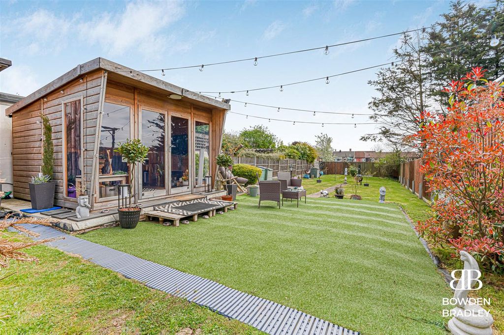 Property photo 2 of 20 Garden