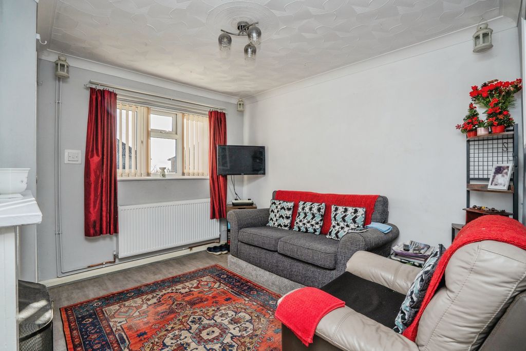 Property photo 3 of 19