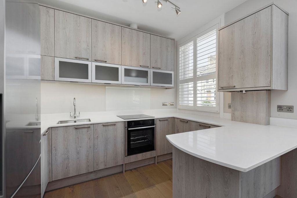 Property photo 3 of 6 Kitchen