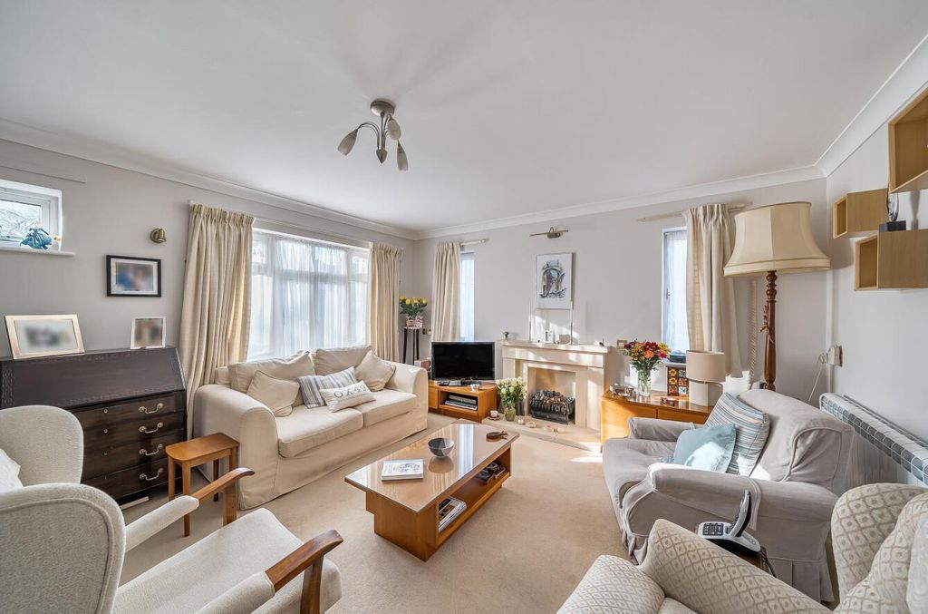 Property photo 2 of 9 Davidson Frost-Welings, Dfw, Cherchefelle Mews, Li