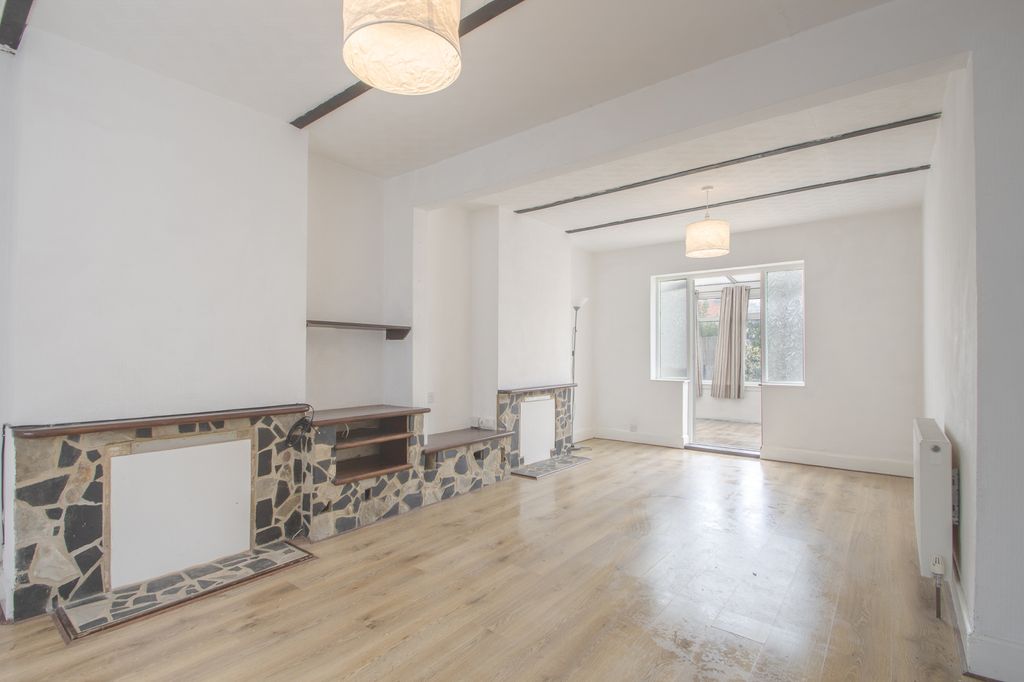 Property photo 3 of 12 Gallery