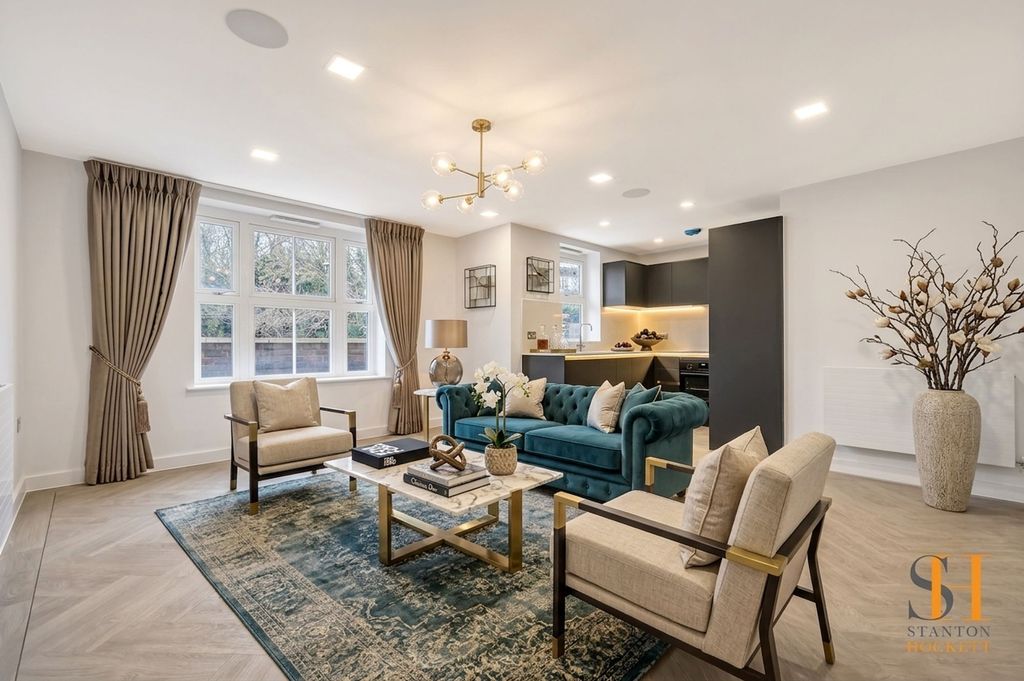 Property photo 2 of 8