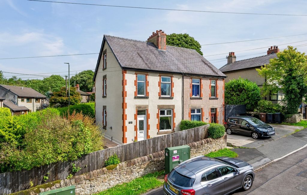 Property photo 1 of 32