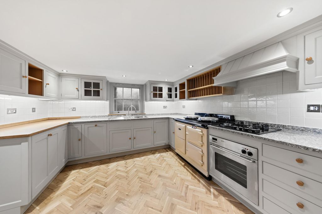 Property photo 3 of 14 Kitchen