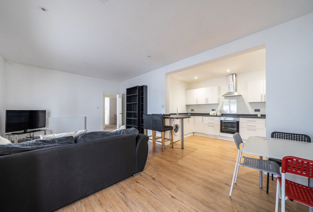 Property photo 2 of 18 1453908-18-69F499...