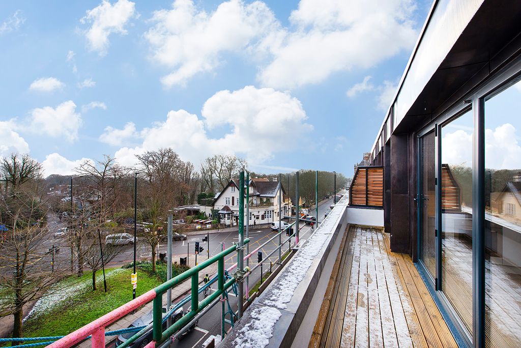 Property photo 3 of 8 Photo 8