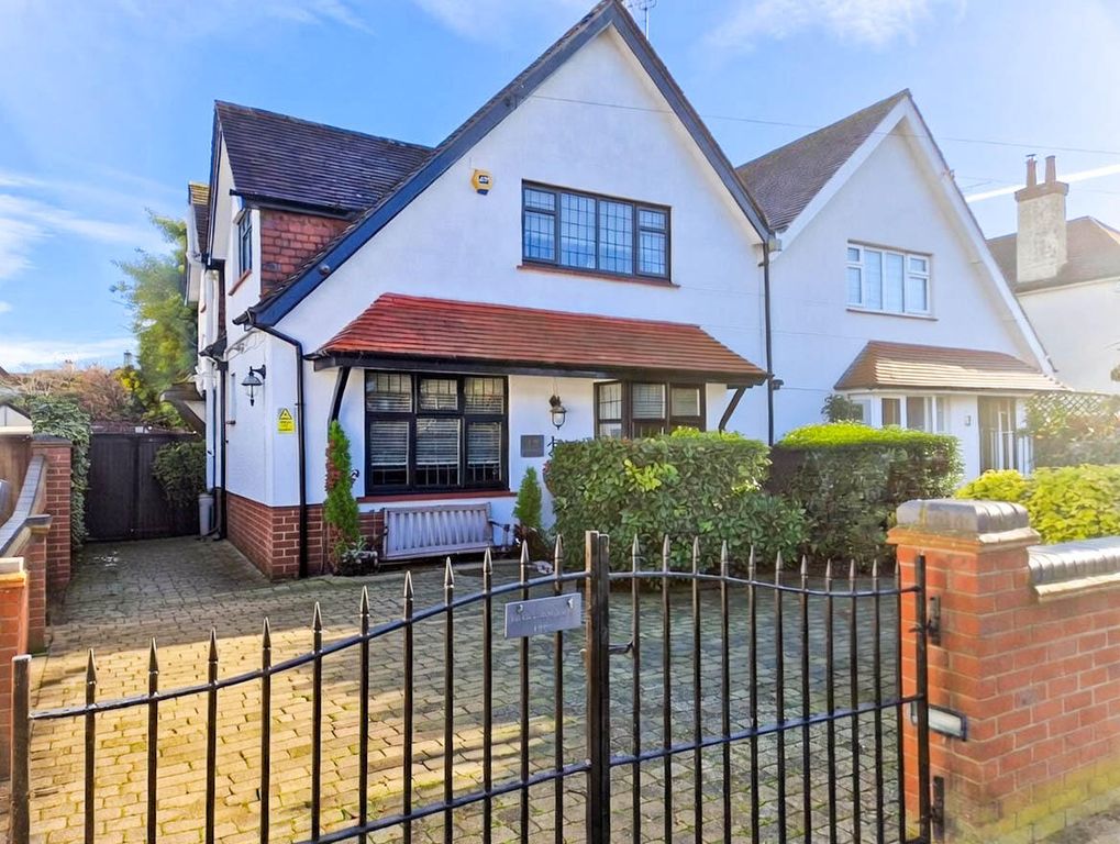 Property photo 1 of 16 Front (Exterior)