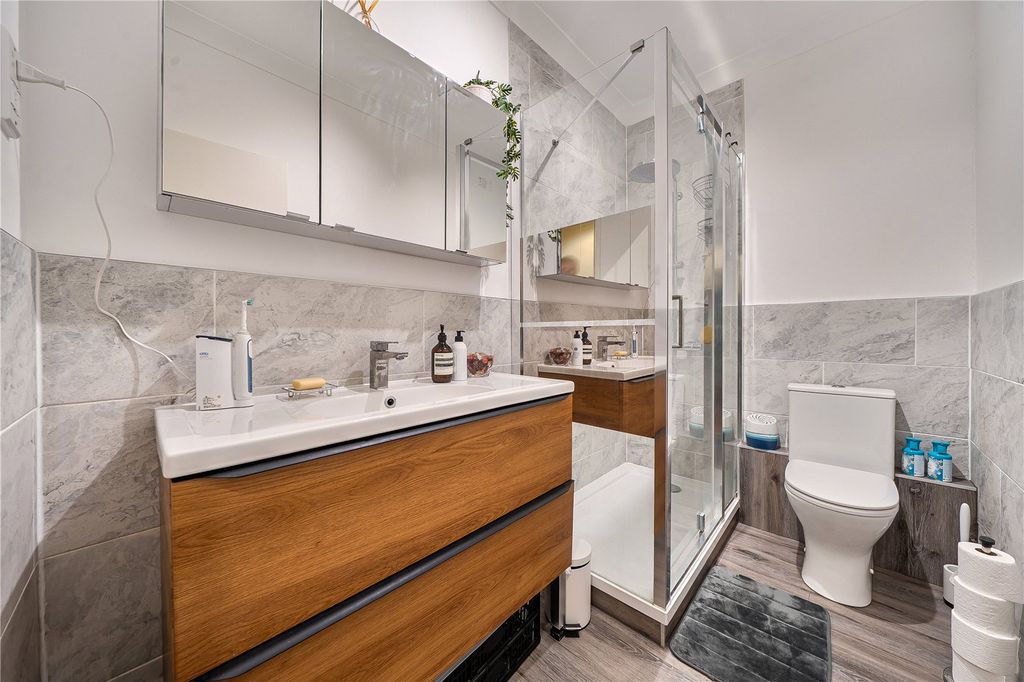 Property photo 3 of 15 Bathrooom