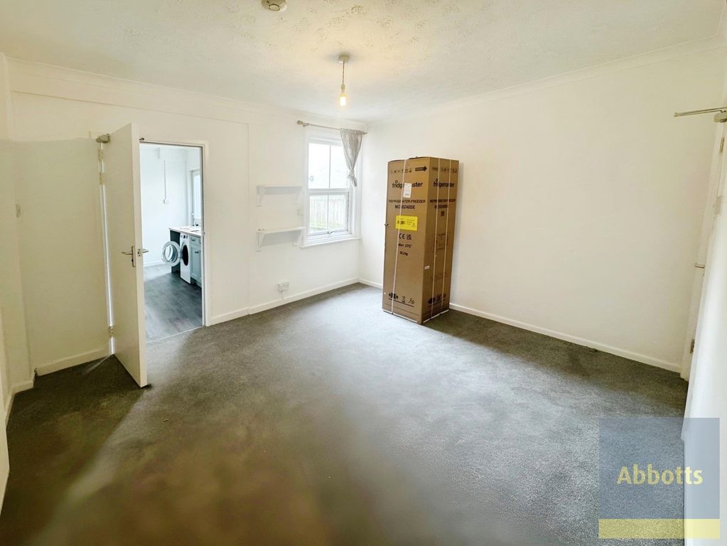 Property photo 3 of 6 Living Room
