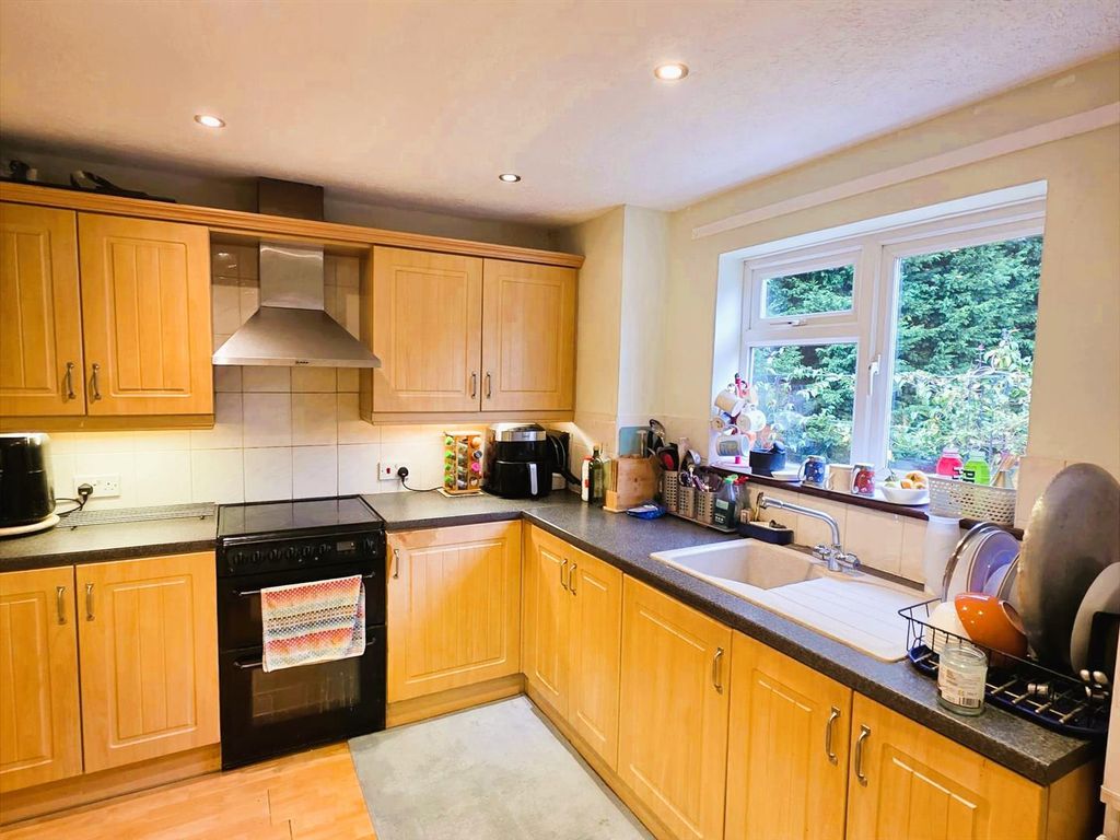 Property photo 3 of 14 Kitchen