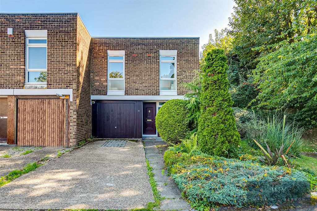 Property photo 1 of 11 Caroline Close 11-24.Jpg