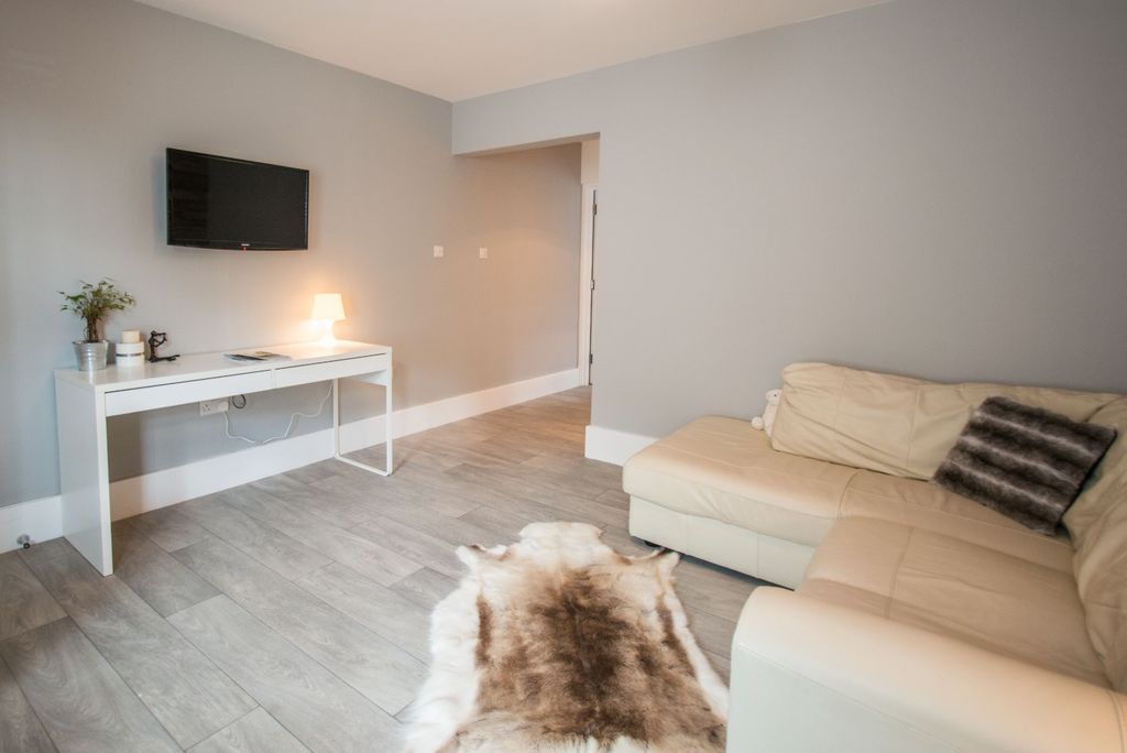 Property photo 3 of 8 4106222