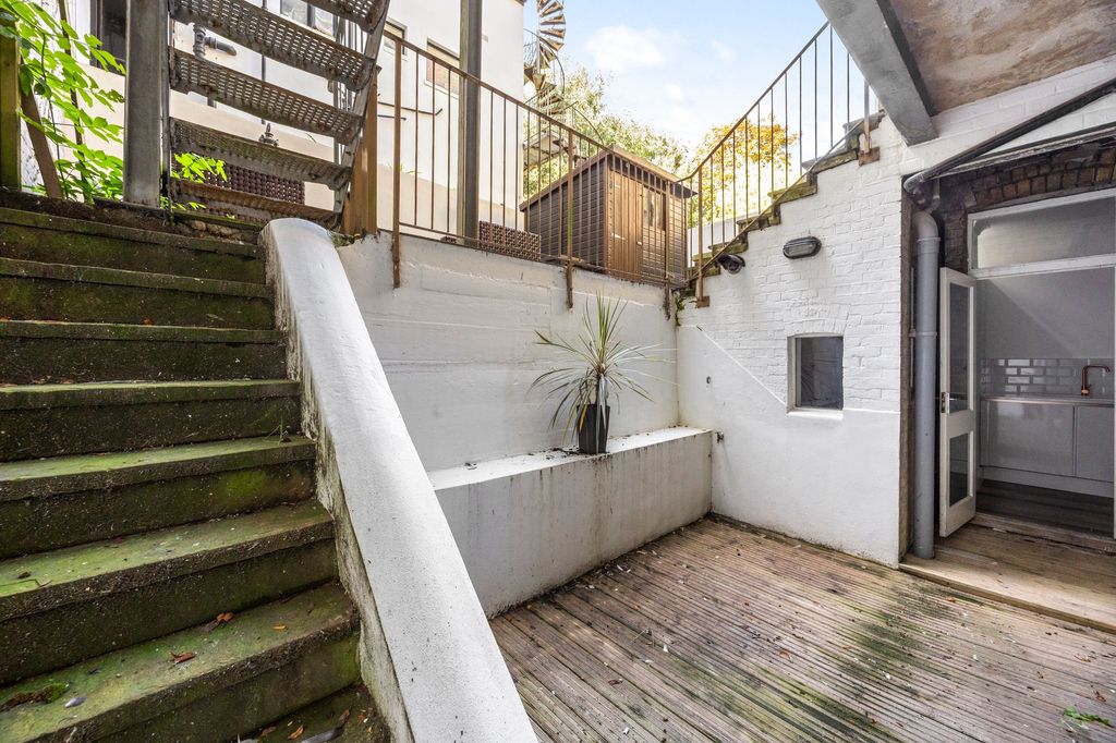 Property photo 3 of 26