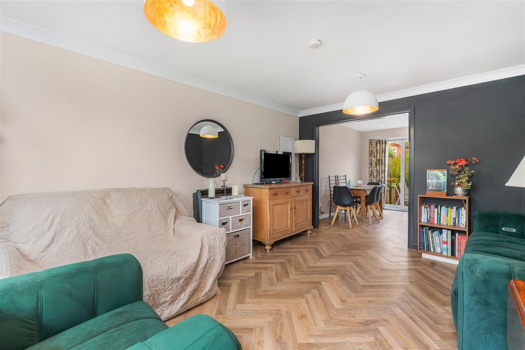 Property photo 3 of 17 23 Aston Close, Banbury-3.Jpg