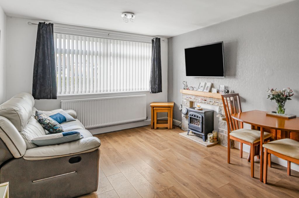 Property photo 2 of 18 Advert-40