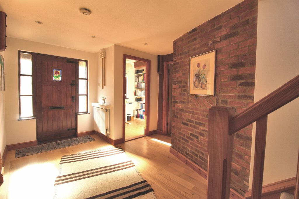 Property photo 2 of 27