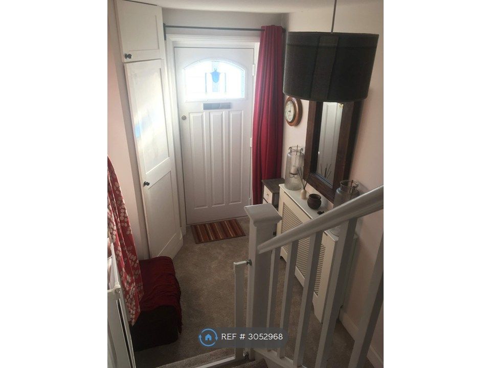 Property photo 2 of 12 Entrance Hall