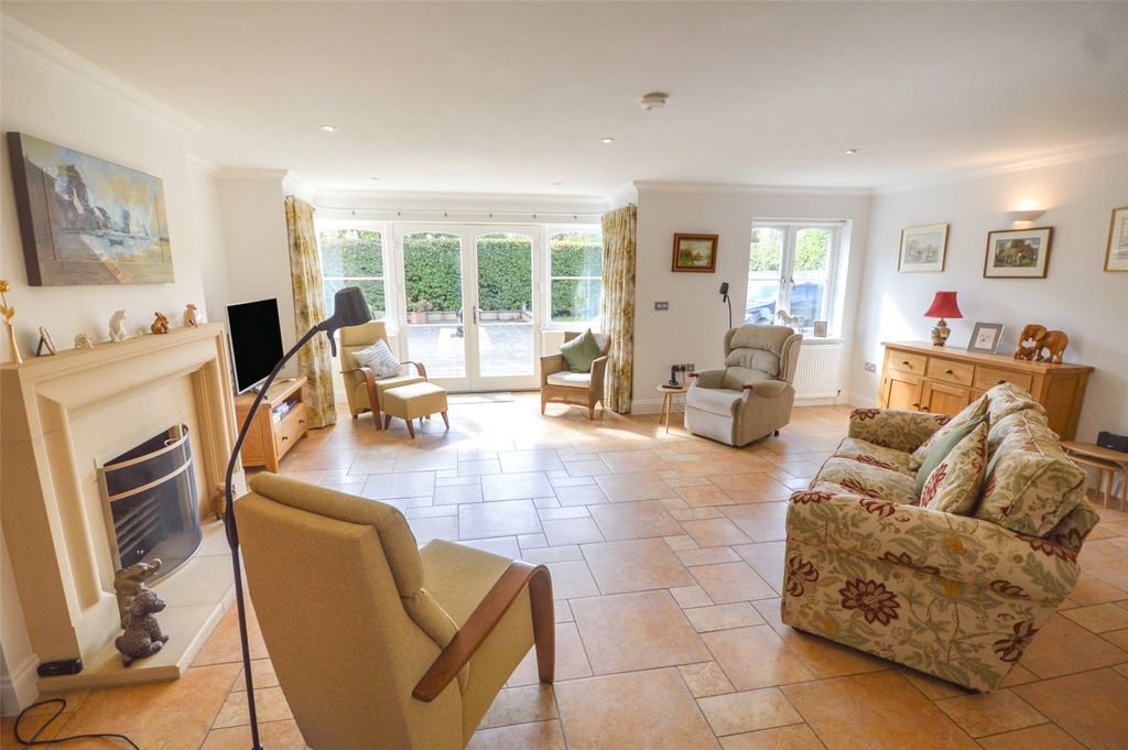 Property photo 2 of 22 Picture No. 21