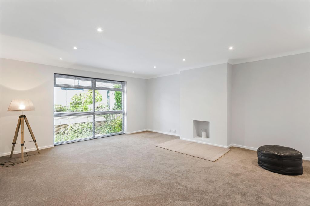 Property photo 3 of 17 Image