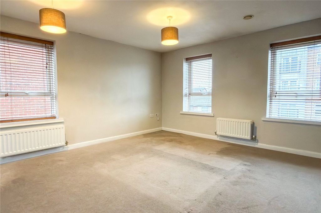 Property photo 3 of 10 Lounge