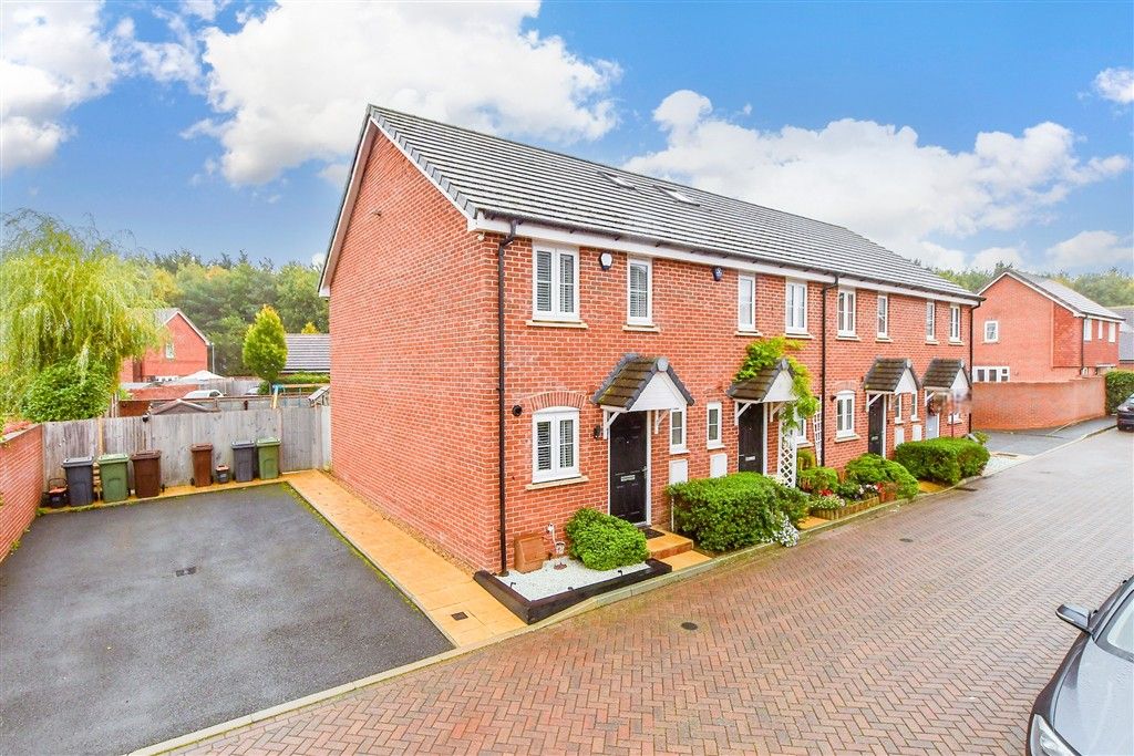 Property photo 3 of 8 External (Web) 1