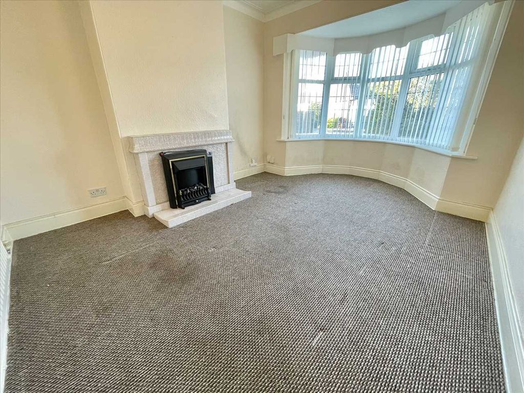 Property photo 3 of 9 Lounge (Front)