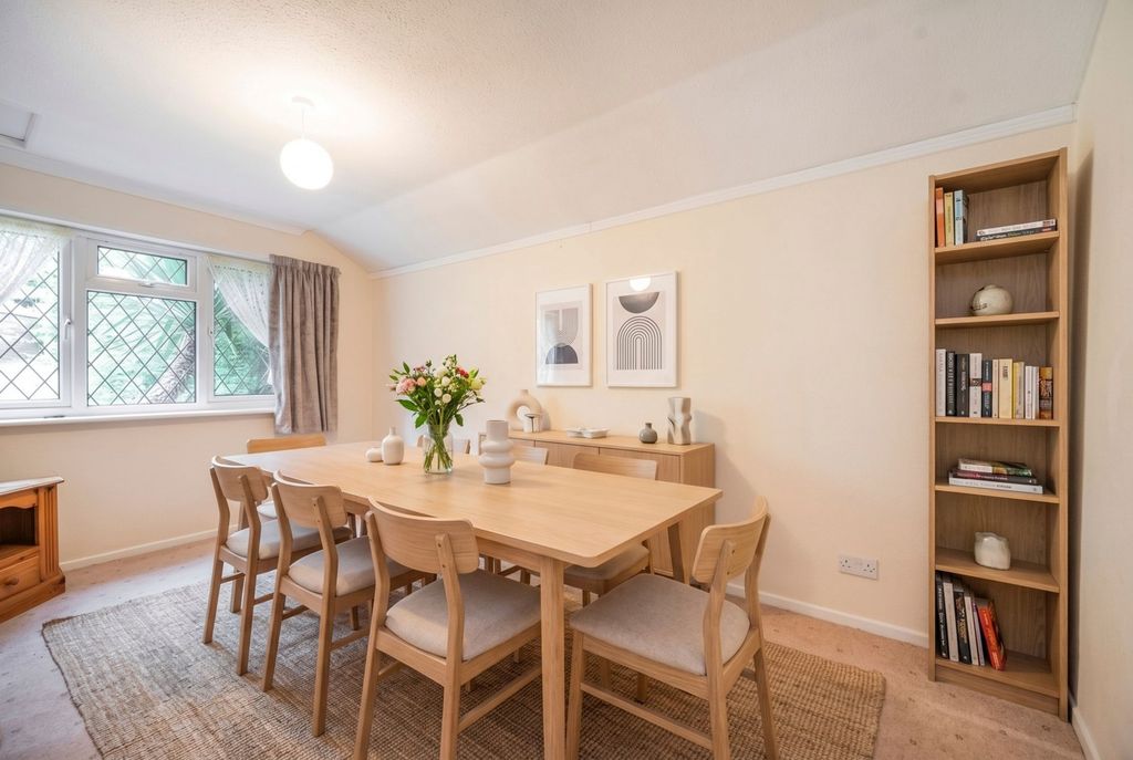 Property photo 3 of 11 Dining Room