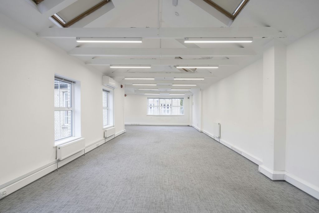 Property photo 3 of 17 Office Space