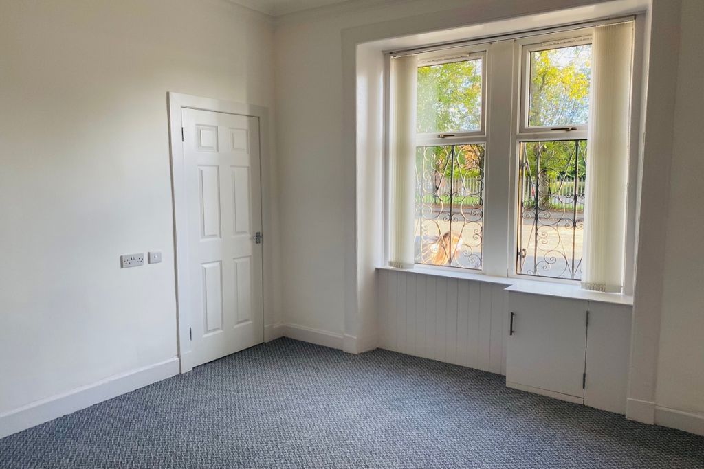 Property photo 3 of 6 Bedroom