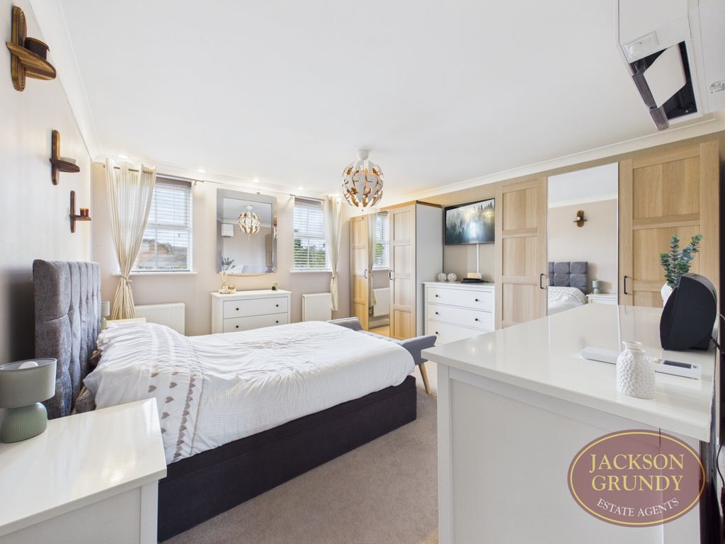 Property photo 2 of 18 Pascoe Crescent
