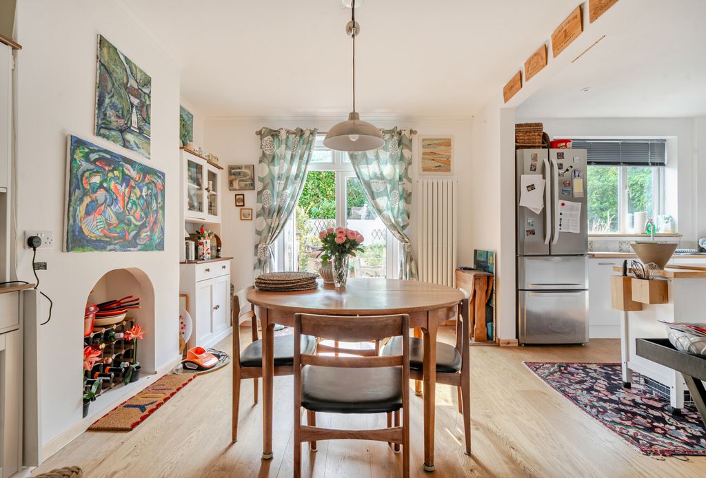 Property photo 3 of 23 Dinign Room