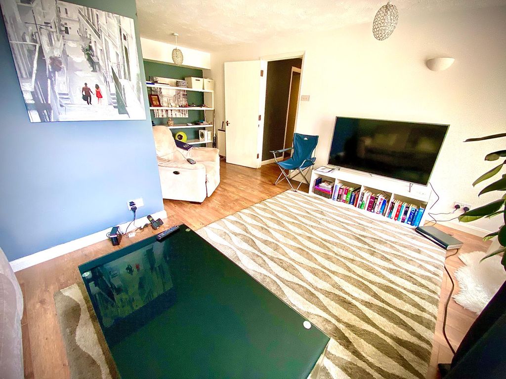 Property photo 3 of 6