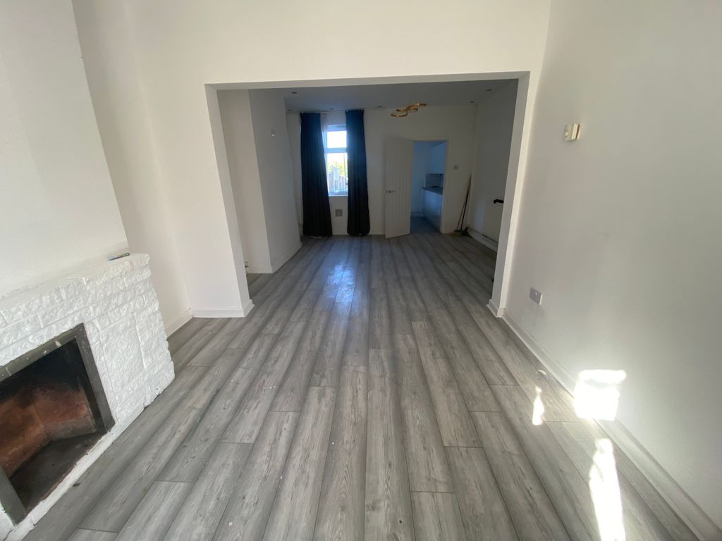 Property photo 3 of 6 Bedroom