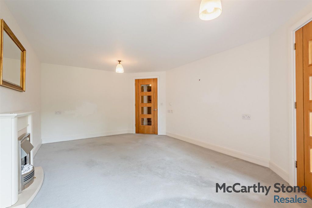 Property photo 3 of 12 8665640-Interior14-800.Jpg